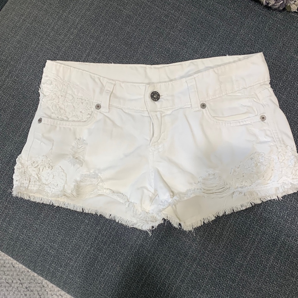 White shorts with embroidery
